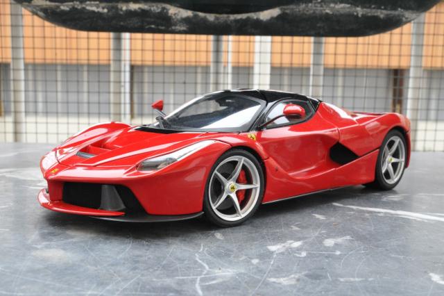 Elite : Retour sur la Ferrari LaFerrari Rosso Corsa BCT79 1/18