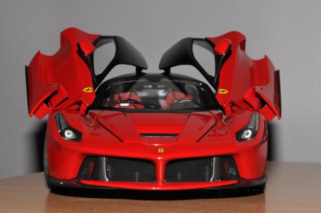 Elite : Ferrari LaFerrari Rosso Corsa 1/18 : Revue de dtails