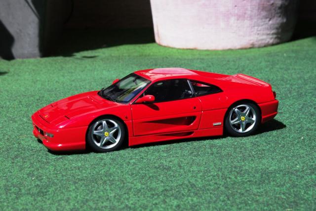 Kyosho : Photos de la Ferrari F355 GTB Berlinetta Rouge 1/18