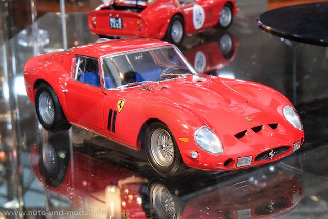 Nuremberg 2015 : Kyosho : Nouvelle Ferrari 250 GTO avec deux oues latrales au 1/18