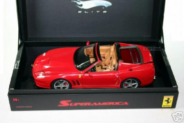 La 575 Superamerica SuperElite 1/18 arrive en magasin !