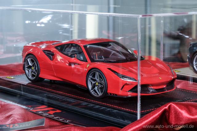 Nuremberg 2020 : MR Models : Photos de la Ferrari F8 Tributo en Rosso Corsa au 1/18