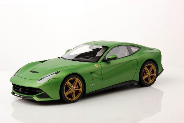 Sortie de la Ferrari F12 Berlinetta Vert mat MR Models 1/18