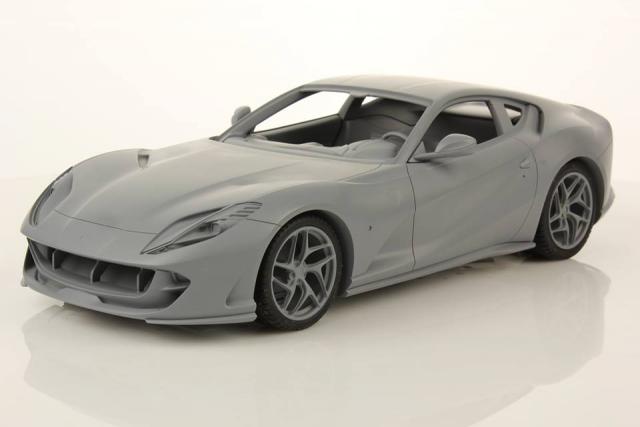 MR Models : Preview Q2 2017 : Les dessous de la Ferrari 812 Superfast au 1/18