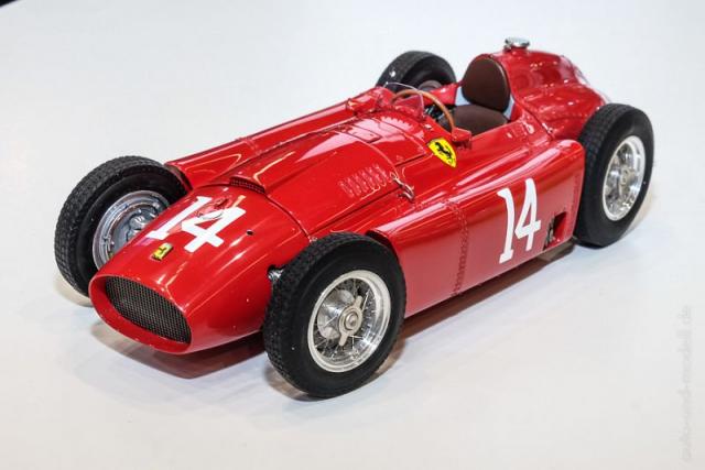 ToyFair Nuremberg 2018 : CMC : Photos de la superbe Ferrari D50 #14 Collins GP France 1956 1/18 !