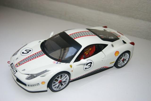 Elite : Photos de la Ferrari 458 Challenge #3 Blanche 1/18