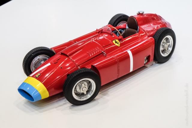 ToyFair Nuremberg 2018 : CMC : Photos de la superbe Ferrari D50 Longnose #1 Fangio GP Allemagne 1956 1/18 !