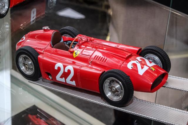 ToyFair Nuremberg 2018 : CMC : La Ferrari D50 de Fangio / Castellotti du rocambolesque GP d'Italie 1956 1/18