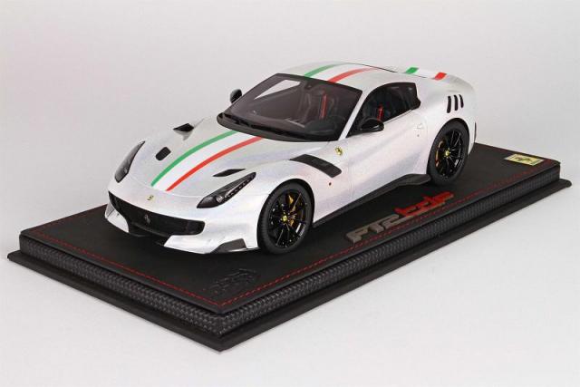 BBR : Nouveaut Dec. 2017 : Sortie de la Ferrari F12 tdf Blanche  bande italienne Ref P18121SW2 1/18