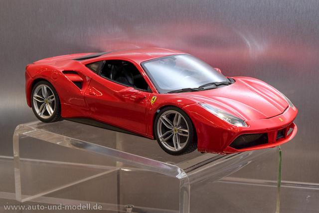 Nuremberg 2016 : Bburago Race & Play : Photos de la Ferrari 488 GTB Rouge 1/18