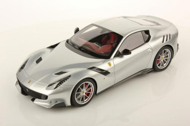 MR Models : Preview 2016 : Photos de la Ferrari F12 tdf Argento Nurburgring au 1/18