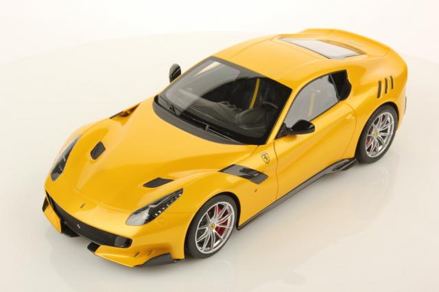 MR Models : Preview 2016 : Photos de la Ferrari F12 tdf Gialo Tristrato au 1/18