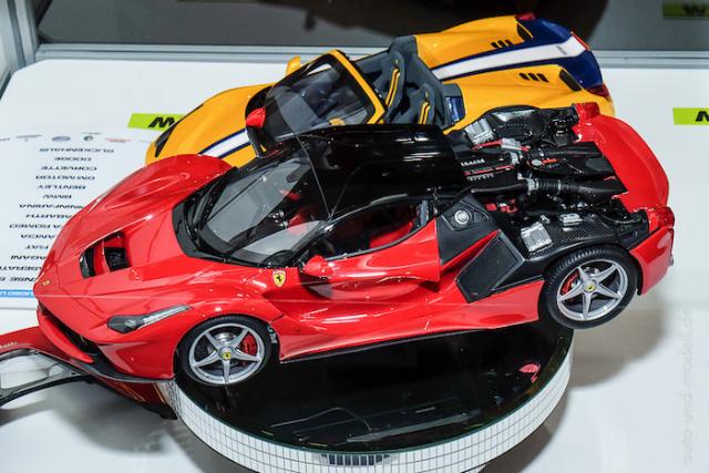 Nuremberg 2015 : BBR : Mystrieuse Ferrari LaFerrari capot ouvert au 1/18