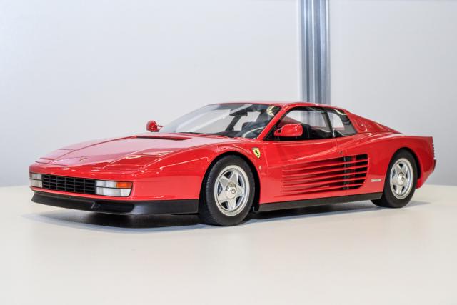 Nuremberg 2017 : Kyosho : Photos de la Ferrari Testarossa avec crou central au 1/18