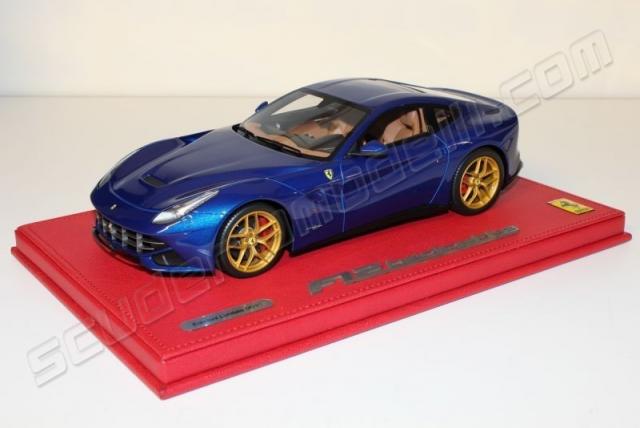 BBR : Photos de la Ferrari F12 Bleue TDF jantes Or 1/18