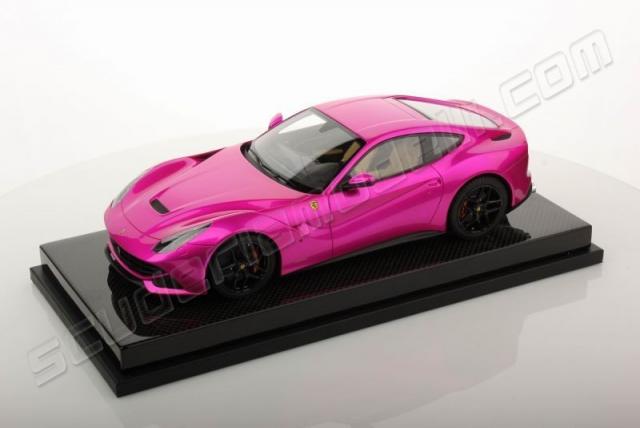 MR Models : Sortie d'une Ferrari F12 Rose mtallis / Socle Carbone 1/18