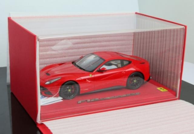 Boitage luxe sur la Ferrari F12 Rosso Corsa BBR 1/18