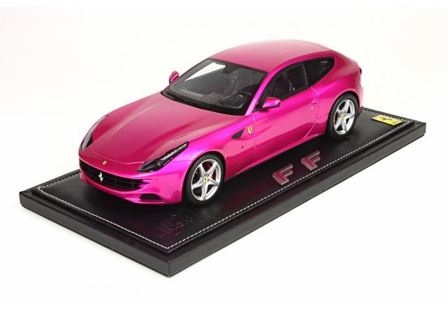 BBR : Nouveaut Janv. 2015 : Ferrari FF Rose mtallis / Etriers rouges / Jantes grises / Int. noir P1829PINK 1/18