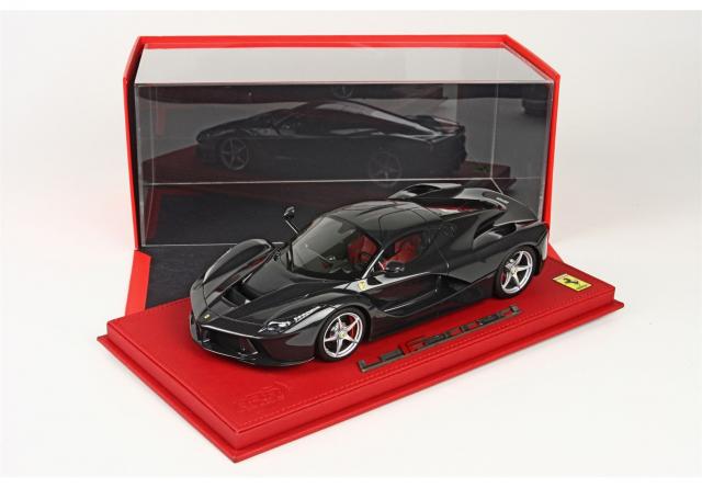 BBR : Nouveaut Mars 2015 : Ferrari LaFerrari Full Carbone Boite Vitrine P1867CFV 1/18