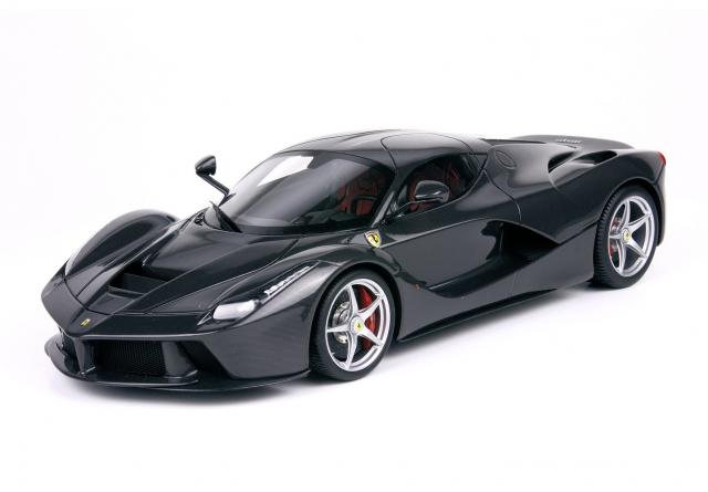 BBR : Nouveaut Mars 2015 : Ferrari LaFerrari Full Carbone Socle noir P1867CF 1/18