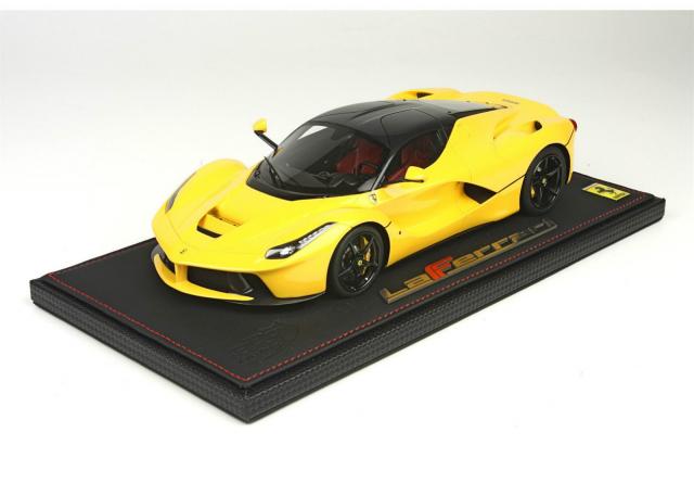 BBR : Nouveaut Janvier 2015 : Ferrari LaFerrari Jaune "Giallo Modena 4305" / toit carbone / jantes noires P1867EBW 1/18