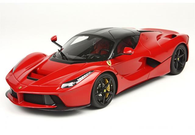 BBR : Nouveaut Juillet 2015 : Ferrari LaFerrari Rosso Corsa - Toit Carbone - Rtros rouges - Jantes noires - Etriers jaunes P18