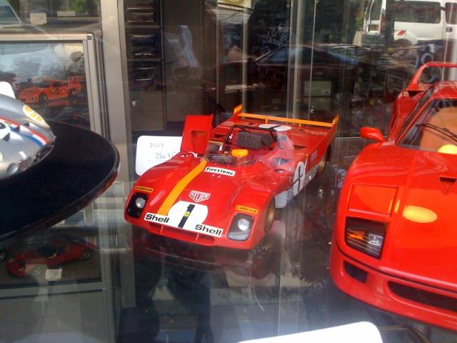 Sortie de la Ferrari 312 PB 1000km Monza 1972 #1 GMP 1/18