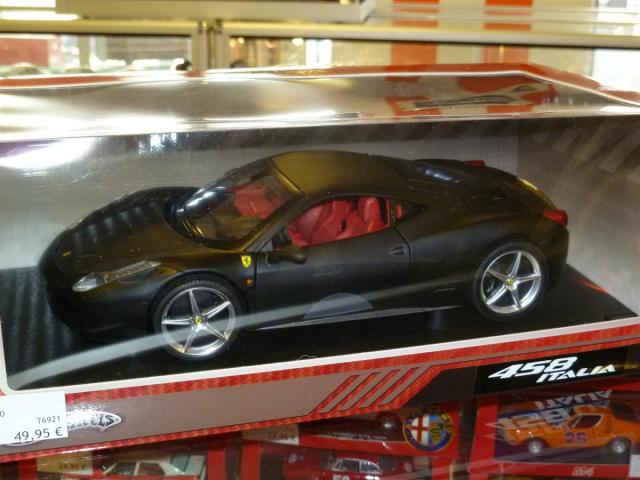 Photos de la Ferrari 458 Italia noir mat HotWheels au 1/18