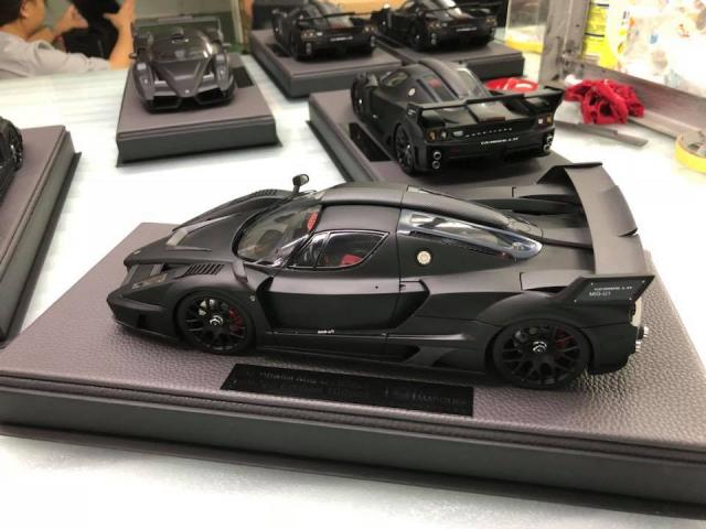 Top Marques : Preview Septembre 2018 : Photo d'un exemplaire de production de la Gemballa Enzo MIG-U1 Noir mat au 1/18