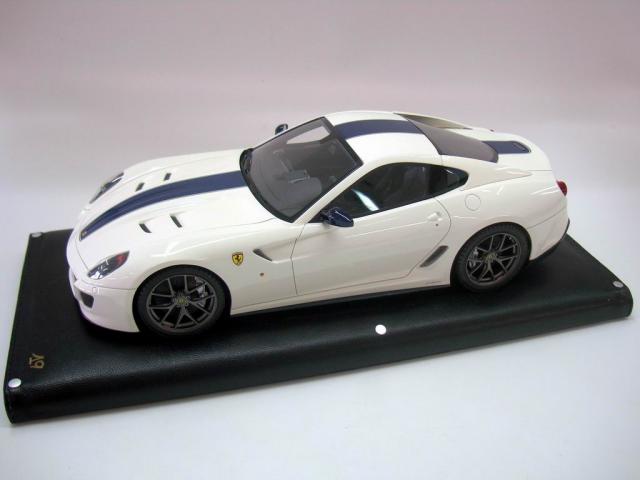 MR Models : Retour sur la Ferrari 599 GTO Blanche bande Bleue 1/18