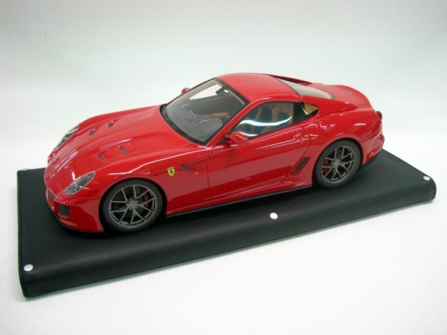 Premire photos de la Ferrari 599 GTO MR Models en rouge au 1/18