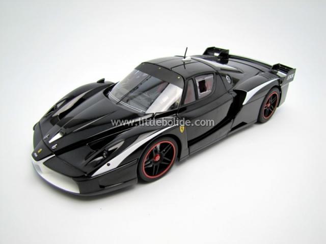 Premires photos de la FXX Evoluzione Noire Elite 1/18 !