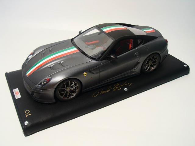 MR Models : Retour sur la Ferrari 599 GTO Gris mat / Toit noir / bande italienne 1/18