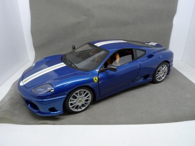 Photos de la Ferrari Challenge Stradale Elite Bleue 1/18