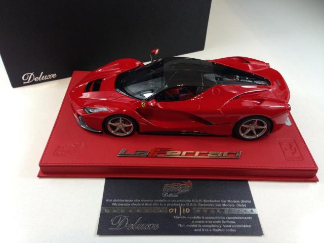 BBR : 10 ex. sur socle en cuir rouge pour la LaFerrari 1/18