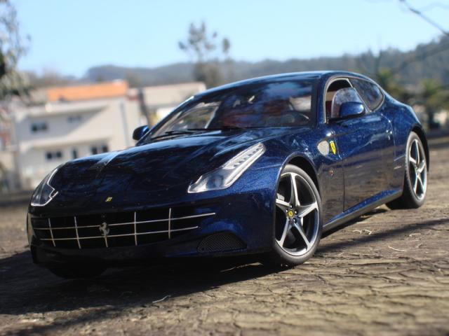 Nouvelles photos de la Ferrari FF Elite en bleu au 1/18