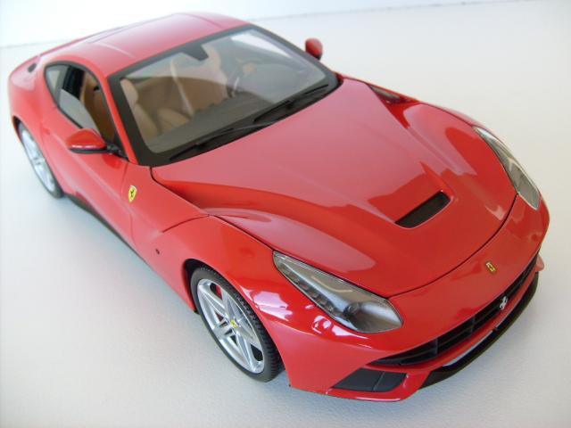 Elite : Photos de la Ferrari F12 Rosso Corsa 1/18