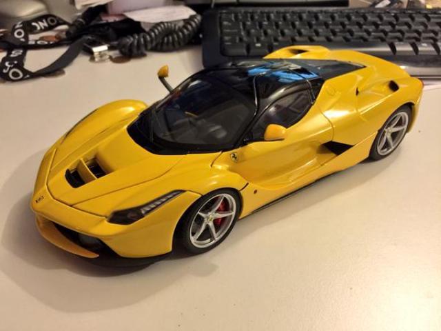 Elite : Nouveaut Dec 2014 : Photos de la Ferrari LaFerrari Jaune 1/18