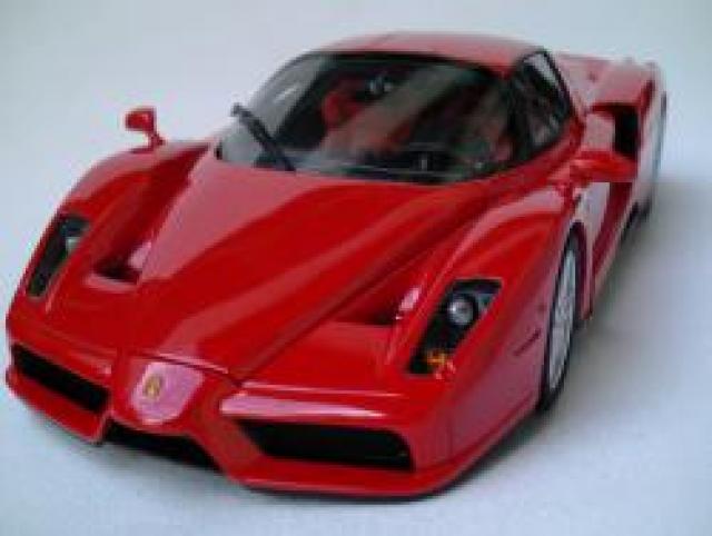 Aot 2005 : Sortie de la Ferrari Enzo BBR 1/18 !